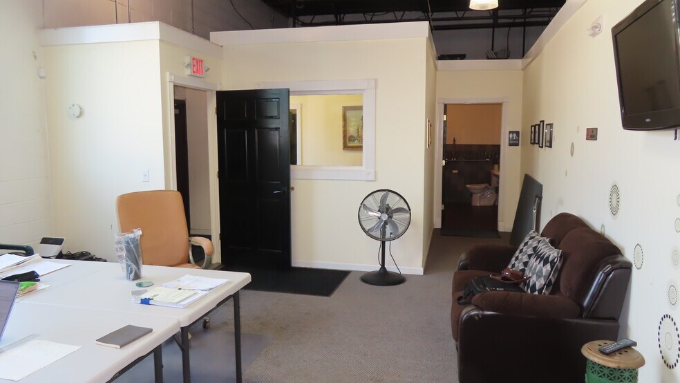 More Photos Of 108 Grant Ave, Plainfield Light Distribution For Lease