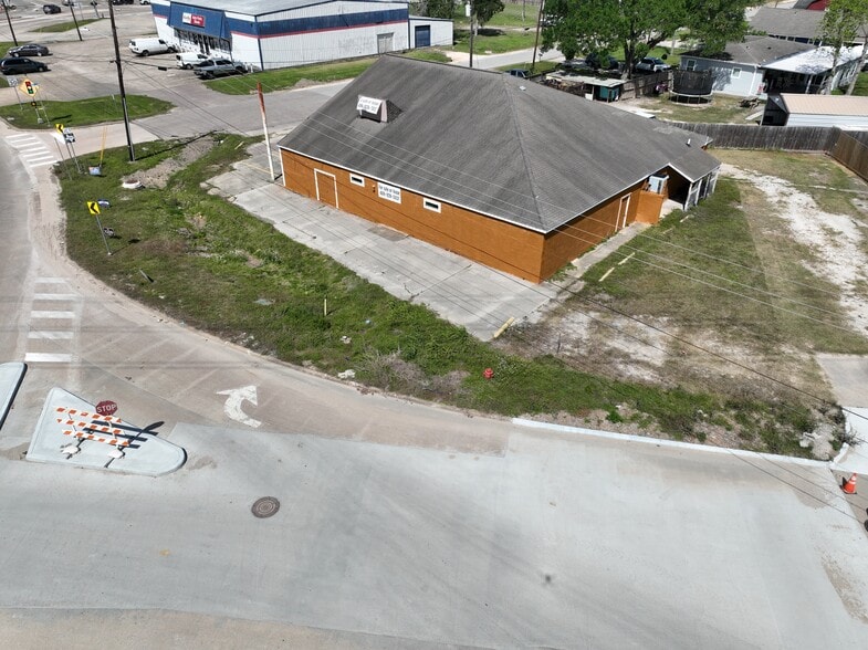 More Photos Of 4200 42nd St, Dickinson Freestanding For Sale