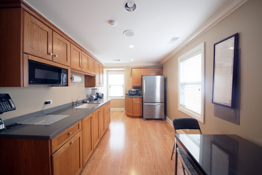 More Photos Of 1621 W Colonial Pky, Palatine Office For Sale