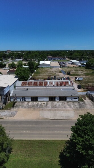 More Photos Of 6310 N Shepherd Dr, Houston Auto Salvage Facility For Sale