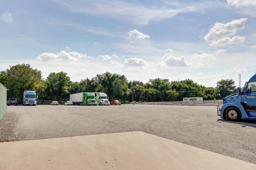 More Photos Of 3560 E Evergreen St, Springfield Office For Sale