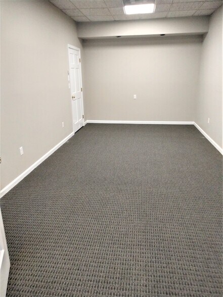 More Photos Of 100 Queen St, Southington Office For Lease