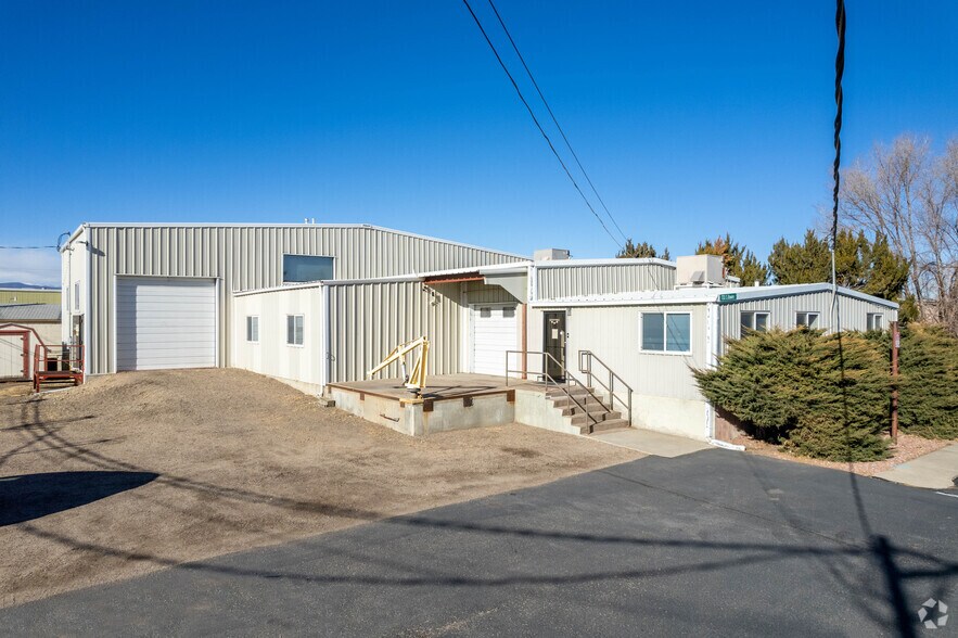 More Photos Of 733 S Bowen St, Longmont Warehouse For Lease