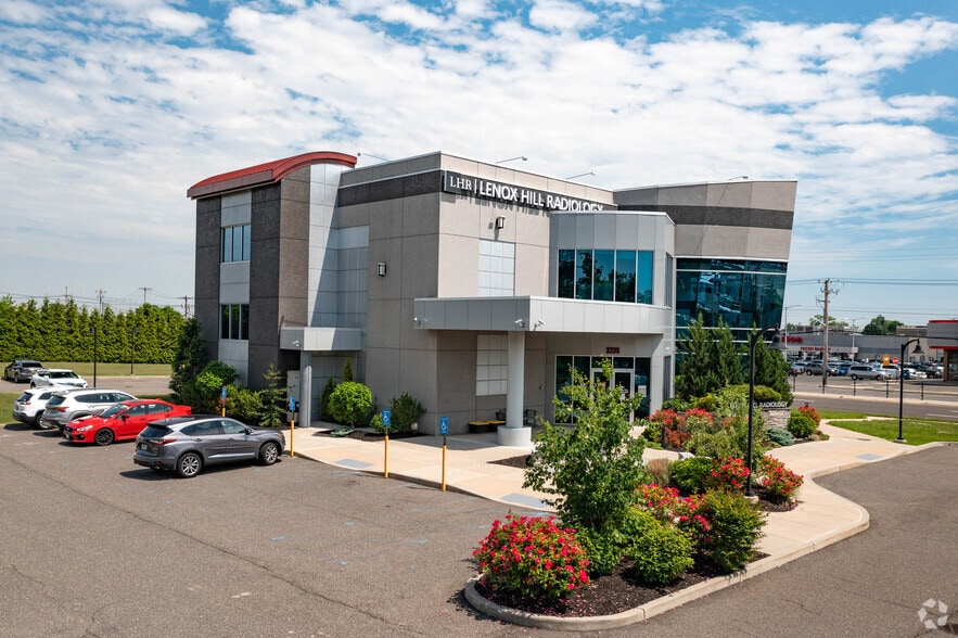 More Photos Of 3235 Hempstead Tpke, Levittown Medical For Sale