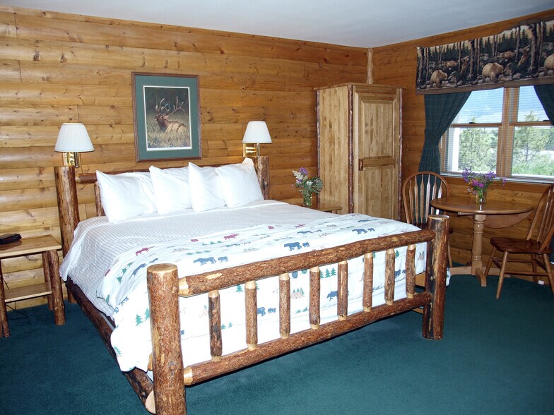 4 Maiden Basin Dr, Gardiner, MT 59030 Hospitality For Sale