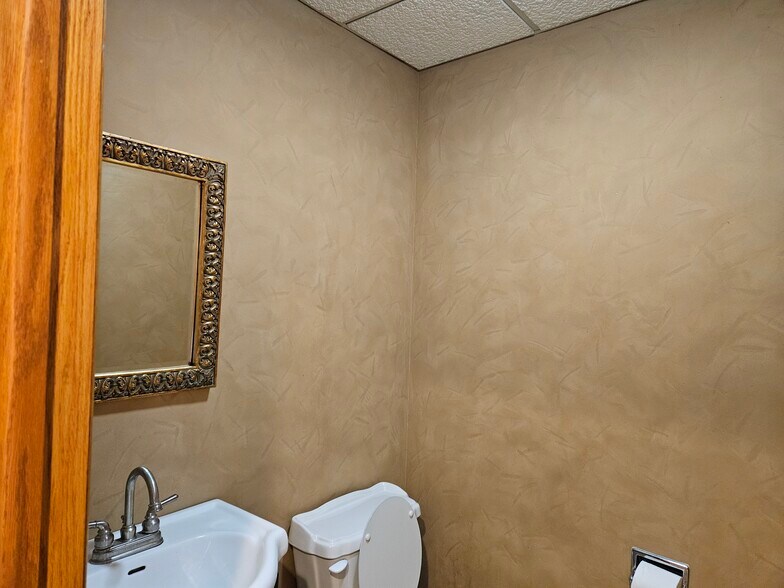 More Photos Of 5820 Gratiot Rd, Saginaw Office For Sale