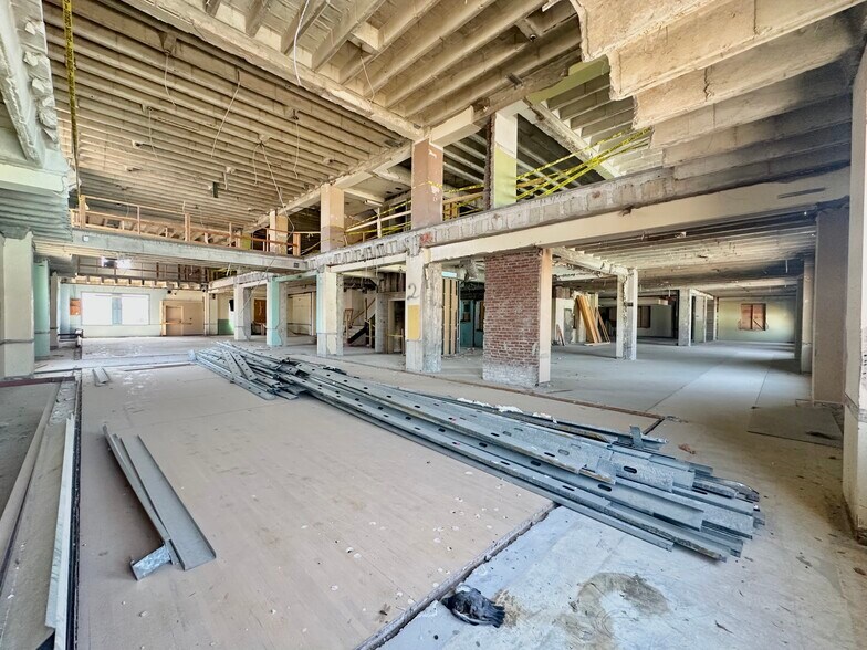 More Photos Of 510 S Wall Ave, Joplin Specialty For Sale