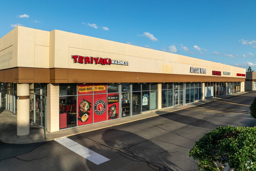 Primary Photo Of 6409 Grand Ave, Gurnee Storefront Retail Office For Lease