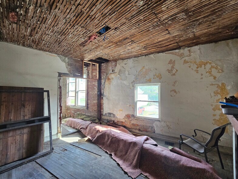 More Photos Of 5700 Highland Ave, Cincinnati Storefront Retail Residential For Sale