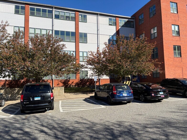 More Photos Of 78 Franklin St, Norwich Storefront Retail Office For Lease