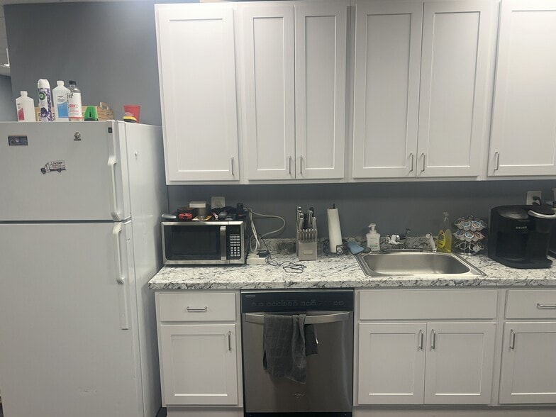 More Photos Of 8807 Sudley Rd, Manassas Office For Lease