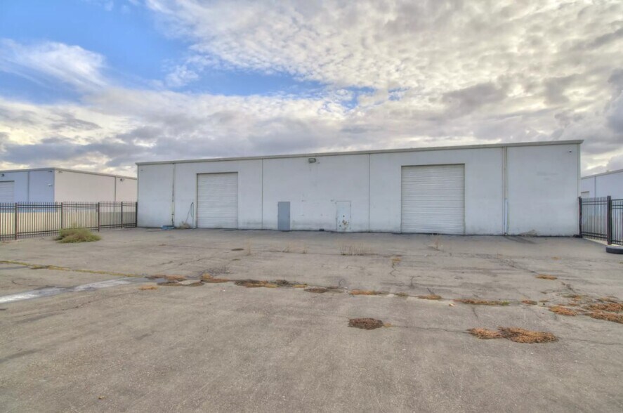 More Photos Of 8535 Morrison Creek Rd, Sacramento Showroom For Lease