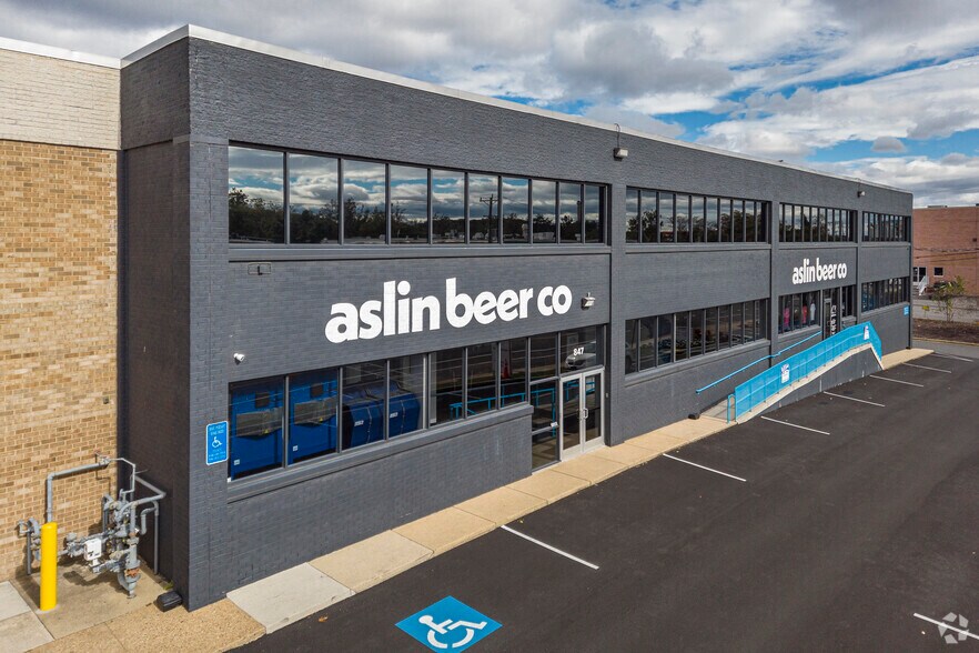 More Photos Of 901-929 S Pickett St, Alexandria Unknown For Lease