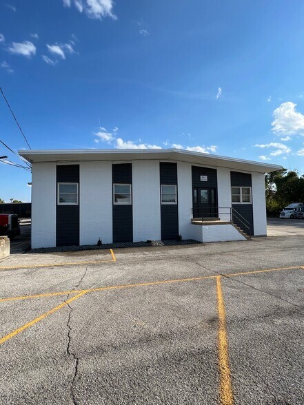 More Photos Of 510 Thatcher Ave, Saint Louis Truck Terminal For Sale