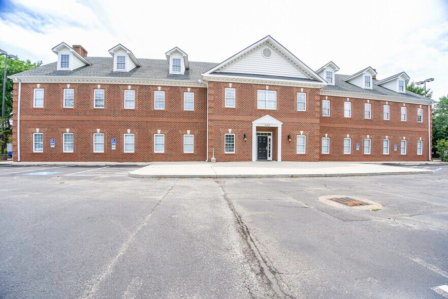Primary Photo Of 10310 Memory Ln, Chesterfield Office For Sale