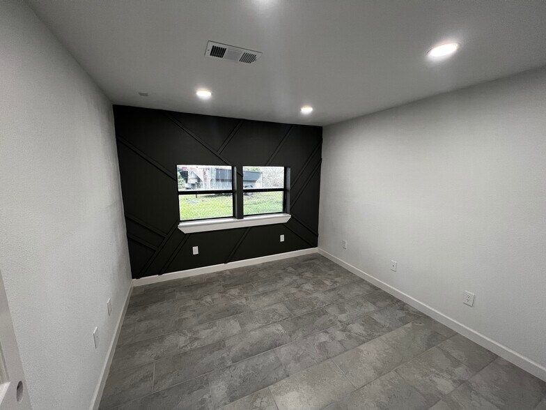 More Photos Of 2015 FM 2673, Canyon Lake Apartments For Lease