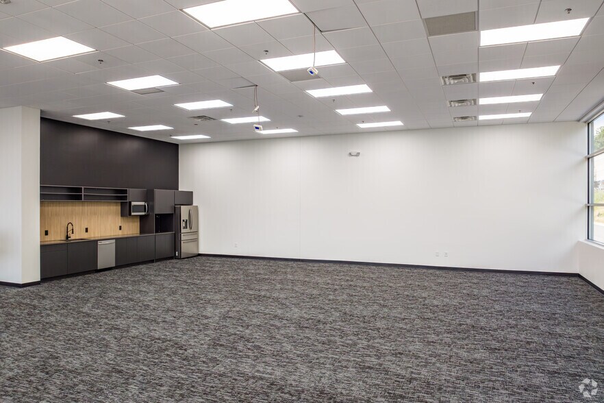 More Photos Of 3611 Jonesboro Rd, Atlanta Distribution For Lease