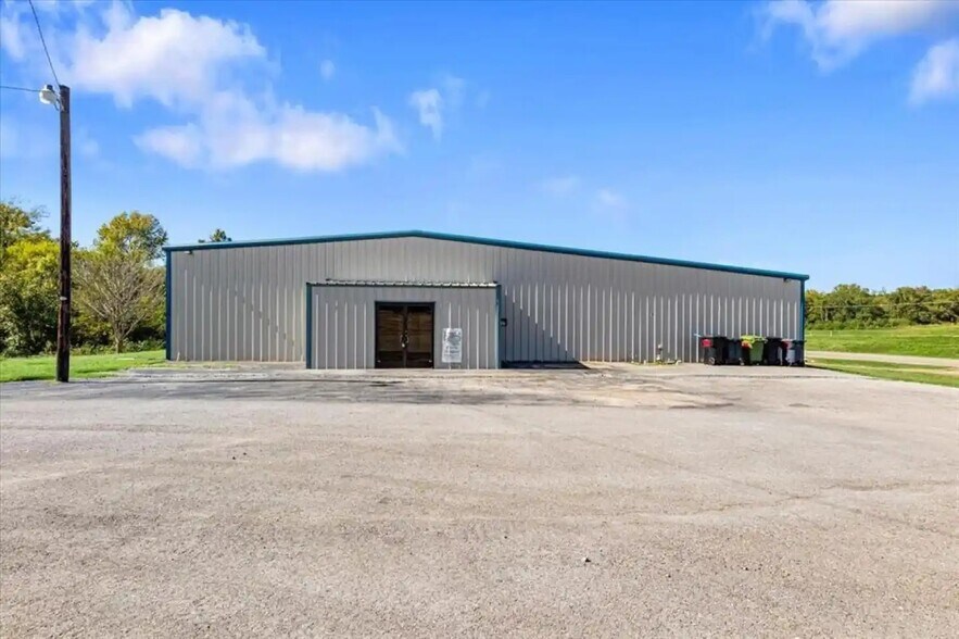 More Photos Of 401 I-30, Winfield Warehouse For Sale