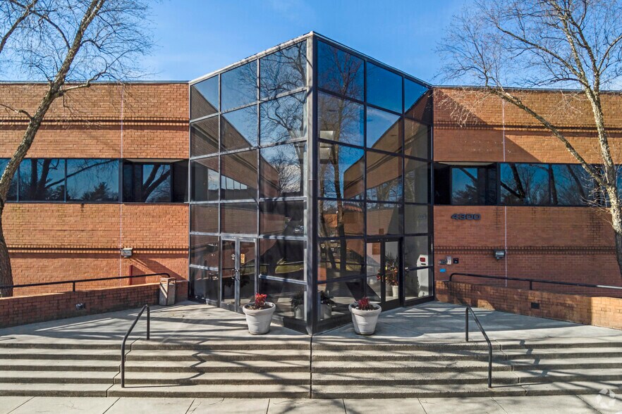 More Photos Of 4300 Forbes Blvd, Lanham Office For Sale