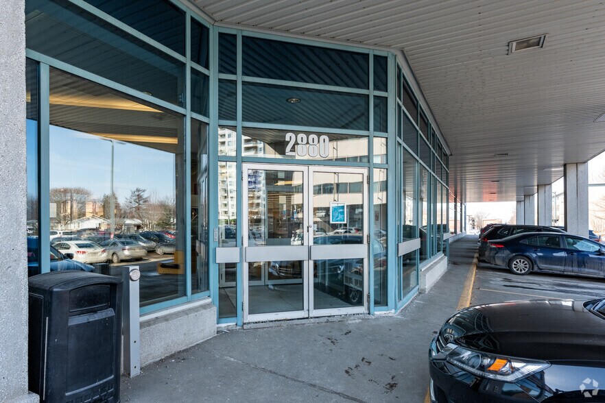 More Photos Of 2880 Ch Des Quatre-Bourgeois, Québec General Retail For Lease