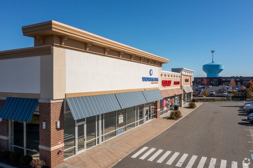 More Photos Of 1 Highland Cmn W, Hudson Unknown For Lease