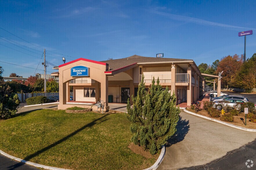 Primary Photo Of 2375 Delk Rd SE, Marietta Hotel For Sale