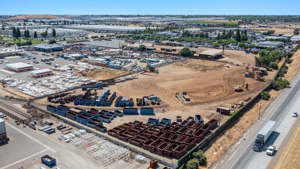 More Photos Of 2910 S Cherry Ave, Fresno Truck Terminal For Sale