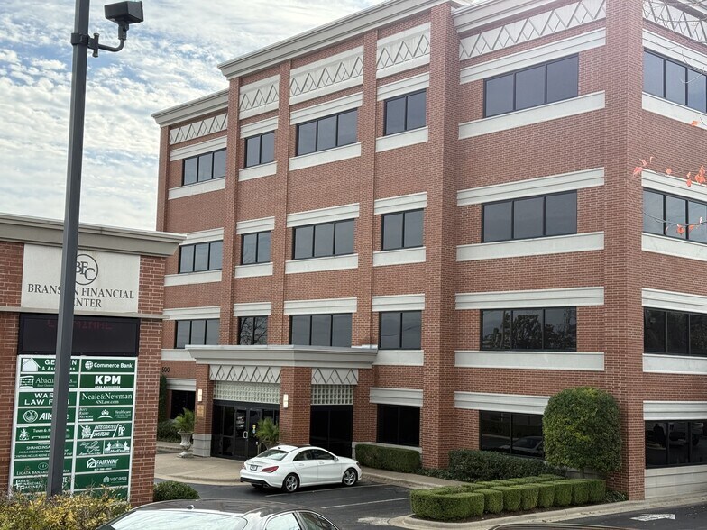 More Photos Of 500 W Main St, Branson Office For Lease