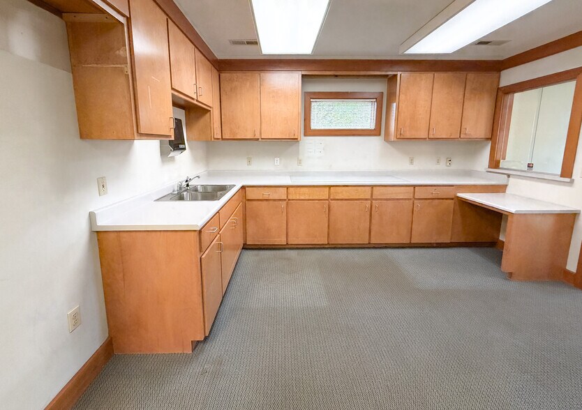 More Photos Of 3610 Moore Duncan Hwy, Moore Medical For Lease