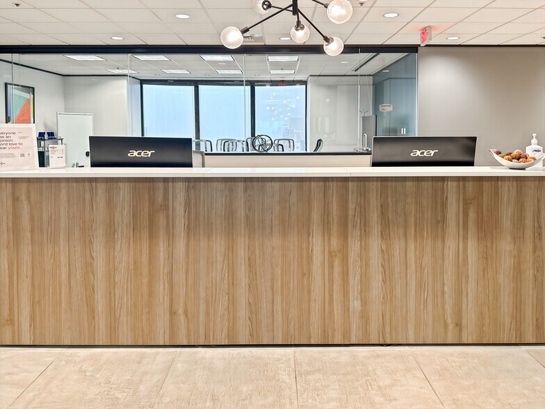 More Photos Of 1100 Poydras St, New Orleans Coworking Space