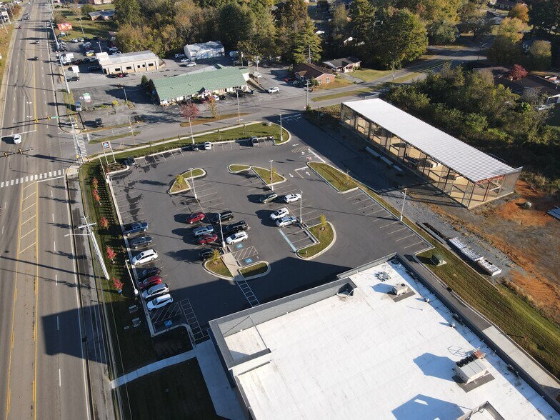 More Photos Of 110 Whitewood Blvd, Johnson City General Retail For Lease