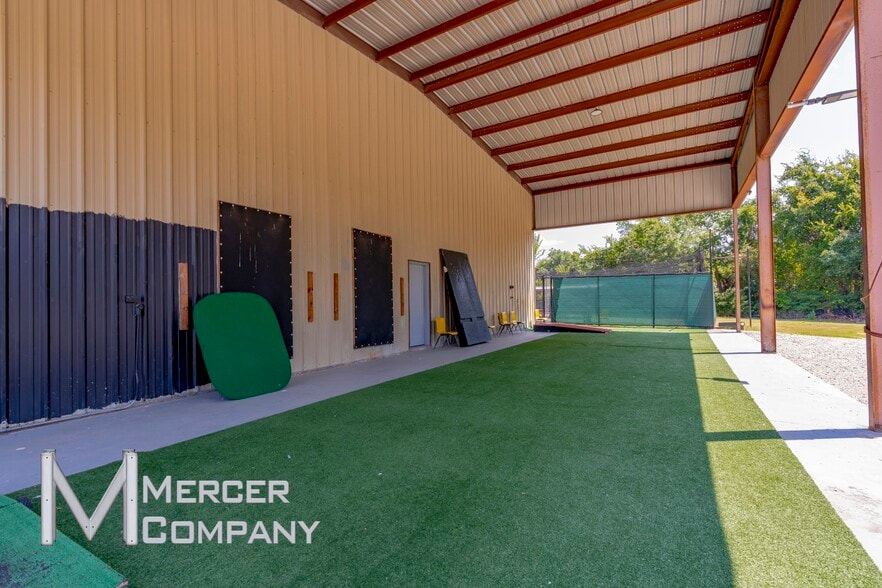 More Photos Of 3984 N US Highway 287, Alvord Warehouse For Sale