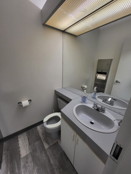 More Photos Of 300 Sheppard Ave W, Toronto Office For Lease