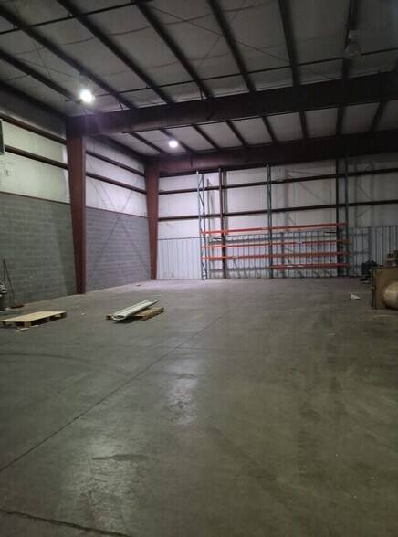 More Photos Of 961 N Main St, Mansfield Warehouse For Lease