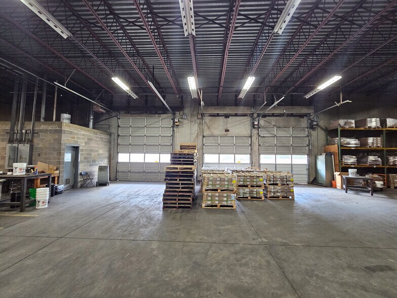 More Photos Of 144 Industrial Dr, Birmingham Industrial For Lease