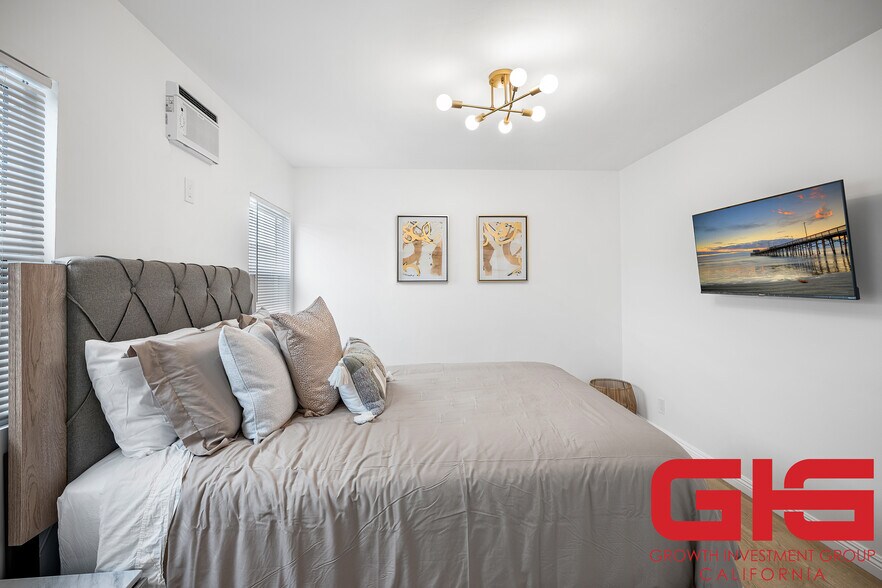 More Photos Of 4214 Montclair St, Los Angeles Apartments For Sale