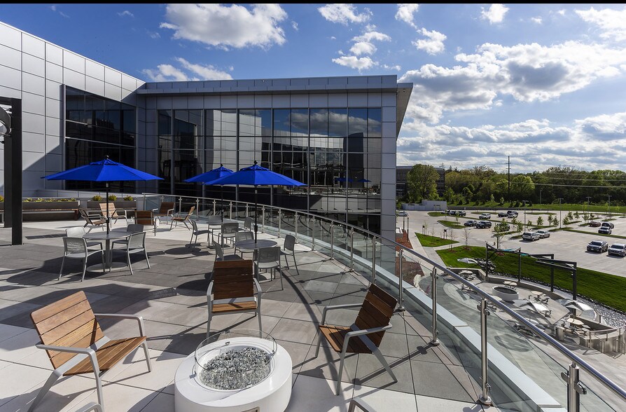 More Photos Of 18881 W Dodge Rd, Omaha Office For Sale