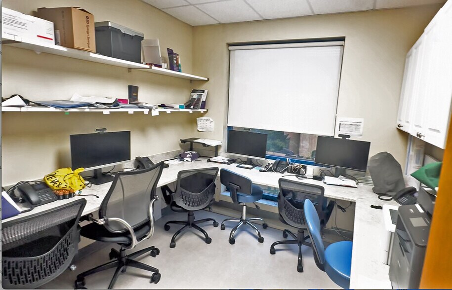 More Photos Of 340 Maple St, Marlborough Medical For Lease