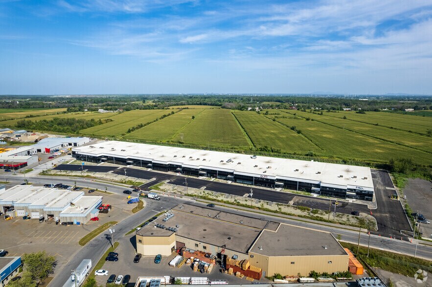 More Photos Of 1300-1334 Av De La Gare, Mascouche Service For Lease