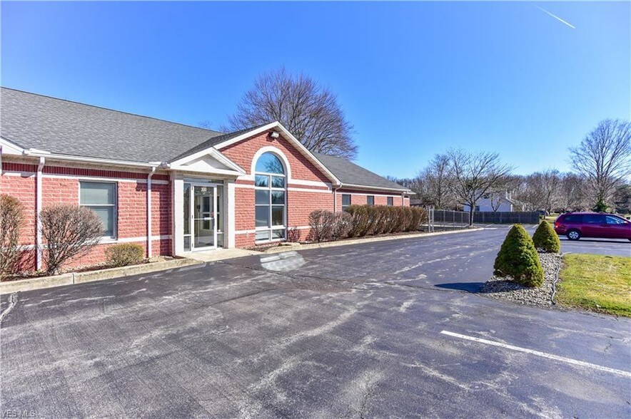 More Photos Of 8790 E Market St, Warren Medical For Sale