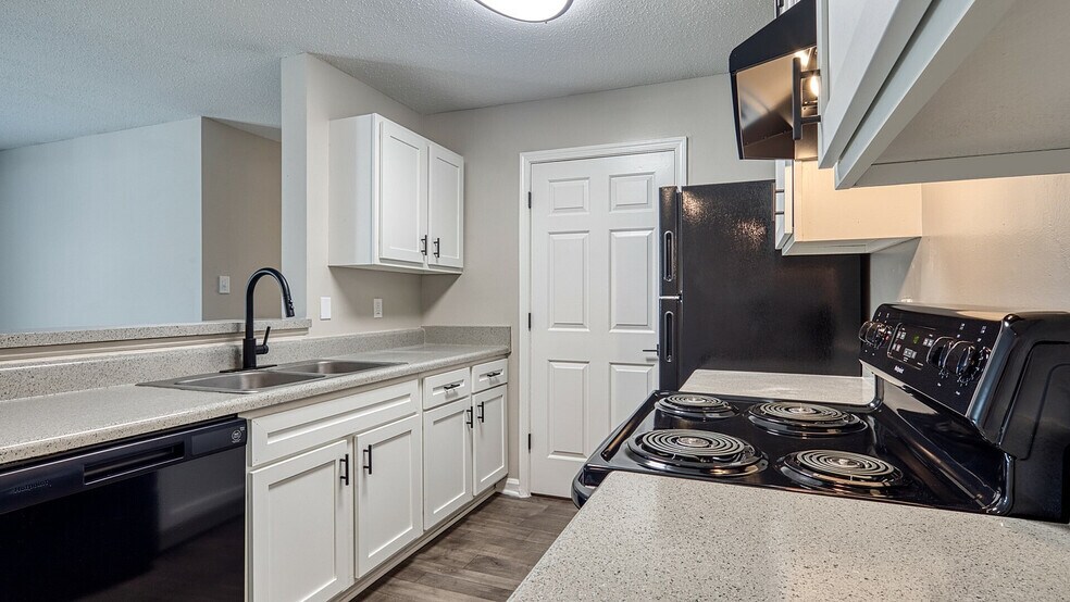 More Photos Of 1201 Edenham Ct, Virginia Beach Apartments For Sale