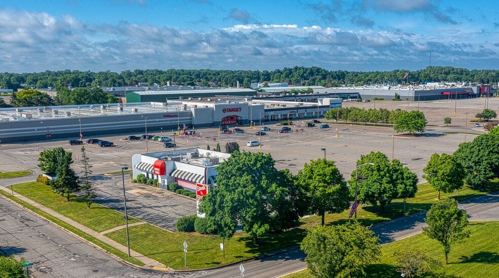 More Photos Of 438-462 E Edgewood Blvd & SEC American Rd & E Edgewood Blvd, Lansing Storefront For Lease