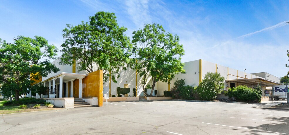 More Photos Of 222 N Vincent Ave, West Covina Warehouse For Lease