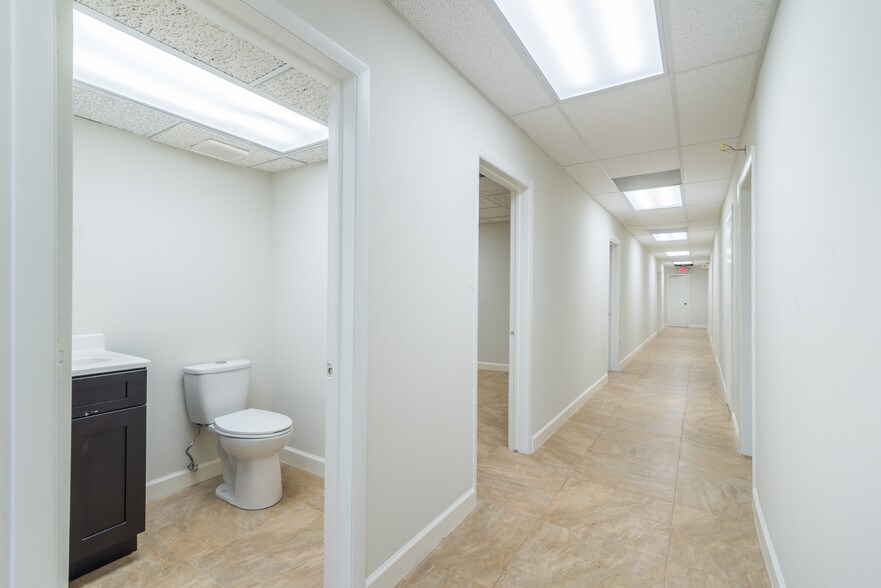 More Photos Of 3035 E Commercial Blvd, Fort Lauderdale Medical For Sale