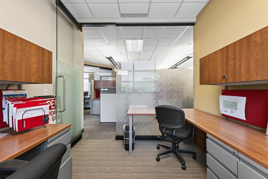 More Photos Of 9605 Schmidt Lake Rd, Plymouth Office Residential For Lease