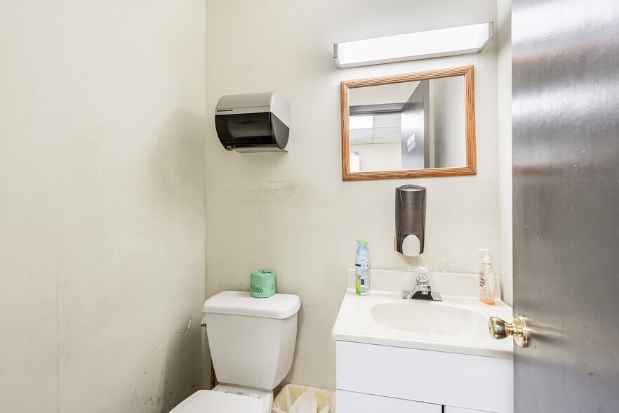 More Photos Of 641 Beach Ave, Stafford Airport For Sale