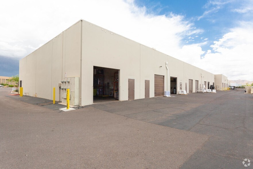 More Photos Of 7707 E Acoma Dr, Scottsdale Research And Development For Lease