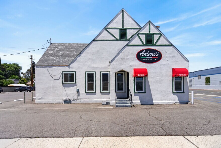 More Photos Of 4125 Sunnyside Dr, Riverside Restaurant For Lease