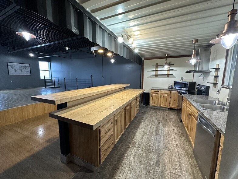 More Photos Of 6748 S Airport Rd, West Jordan Light Manufacturing For Sale