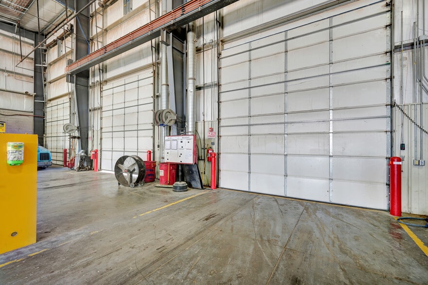 More Photos Of 7104 W County Road 116, Midland Warehouse For Lease